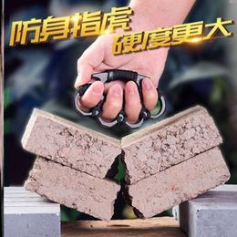 Clasp, Outdoor Fist Legal Breaking Holster, Self-Defense Supplies, Hand Brace, Four Finger Window Device, Tiger Equipment 743710