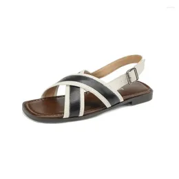 Sandals 2024 Summer England Style Genuine Leather Women Cross Straps Gladiator For Gold Buckle Flat