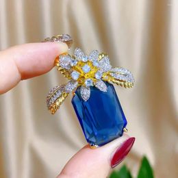 Brooches The Star Has Same High-end Blue Artificial Crystal Corsage Atmospheric Two-color Flower Brooch Elegant Atmosphere Pin Luxury