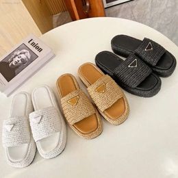 2024 New Prads Triangle Straw Weave Slipper Sandal Platform Raffias Slippers Designer Womans Mens Summer Flat Heel Casual Flip Flops Beach Shoe Outdoors Pool slider