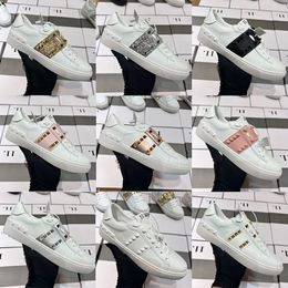 New Style Designer Casual Shoes Men Flat Riveted Sneakers Luxury Leather Spliced Sports Shoes Vintage Low Top White Pink Women Classic Fashion Tennis Shoes