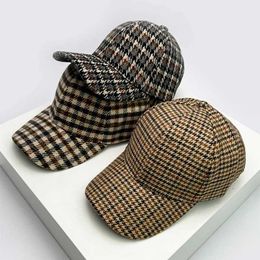 Ball Caps Autumn and Winter New Mens Warm Wool Fabric Striped Chequered Baseball Hat British Style Vintage Hound J240226