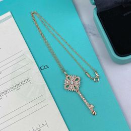 Necklaces Tiffanyisn Victoria Key Pendant in Rose Gold with 0.34ct Diamonds - Medium Size Asc3