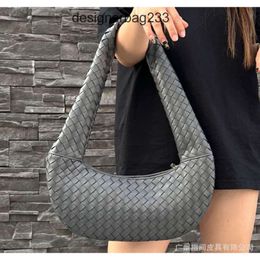 Wrist Trend One Style Shoulder Bag Texture Capacity Women Large Purse Cassette Bags Armpit Woven Vbottega Designer Soft Leather Fashion Moon OEKY