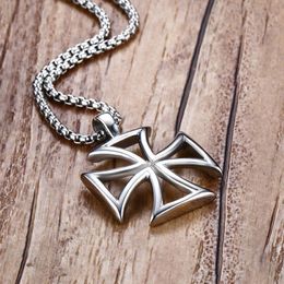 Fashion- Mens Necklace Stainless Steel Vintage Hollow Maltese Iron Cross Pendant Necklace Knights Templar Cross Male Jewelry252T