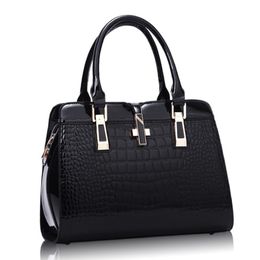 Fashion womens totes bags European and American crocodile pattern design handbag outdoor 32cm lady shoulder bag236r