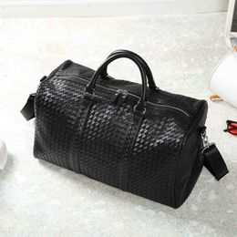 Factory whole men handbag hand-coded fashion Knitting bag street fashions Crochet leather fitness bags outdoor sports leisure 308l