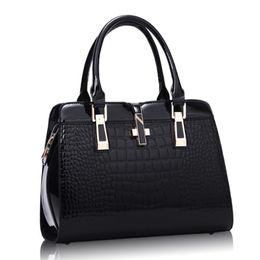 Fashion womens totes bags European and American crocodile pattern design handbag outdoor 32cm lady shoulder bag295I