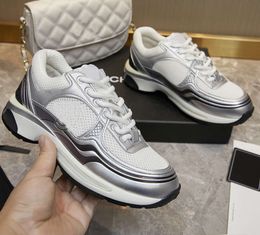 Mulher estrela tênis fora do escritório sneaker canal de luxo mens designer homens mulheres treinadores esportes sapato casual tênis2024