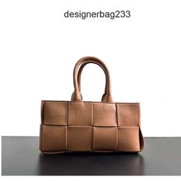 Womens Arco Tote Totes Woven Commuter Designer Small Bag Large Capacity Botegass Leather Bags Handbag Simple New Venetass Texture 2024 Handbags 29ON