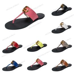 2024 Designer Slides Women's Chevron Thong Sandal Flip Flop Fashion Slipper double letters Pattern stripes Rubber Bottom buckle green Red Summer Beach Casual Shoes