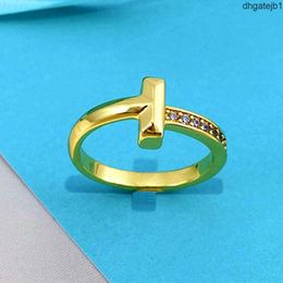 Band Fashion t Inlaid Diamond Jewelry Rings Tiffanyisn T-shaped Titanium Steel Female Minority Design Grade Simple Colorless Couple Ring -shaped Itanium N7xk