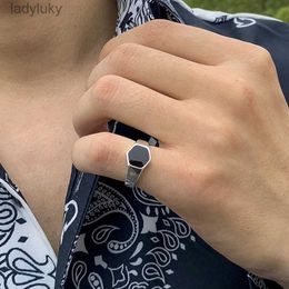 Solitaire Ring New Simple Fashion Retro Hexagonal Black Glossy Rings Design Sense Men Opening Adjustable Metal Ring Anniversary Gift Jewellery 240226