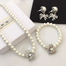 Designer Miumium Jewellery Miao Familys New 21 Bow Knot Pearl Necklace Womens Bracelet with High Quality and Temperament Ins Style Sweet Diamond Clavicle Chain