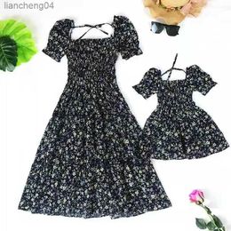 Family Matching Outfits 2024 Flower Mother Daughter Matching Dresses Family Set Square Neck Mommy and Me Clothes Fashion Woman Toddler Girls Dress