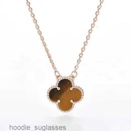 Brand 15mm Clover Necklace Fashion Charm Single Flower Cleef Necklace Luxury Diamond Agate 18k Gold Designer Necklace for Women Bo1v1