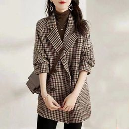 Woolen Coat Vintage Houndstooth Blazer Women Fall Fashion Korean Slim Plaid Suit Loose Luxury Design Double Breasted Jacket 240227