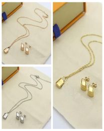 Fashion Jewelry Sets Lady Women Titanium Steel Engraved V Letter Lock Pendant 18K Gold Necklaces Earrings Sets9520220