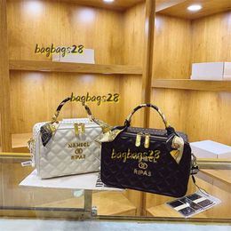 Sacos de noite 2024 Bolsas Outlets Ougeya Mulheres Outono e Inverno Novo Estilo Ombro Mensageiro Losango Bordado Fio Pequeno Lenço Quadrado Bolsa