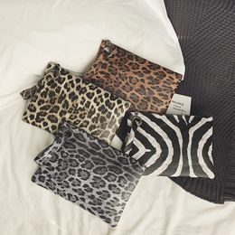 Women Handbag Fashion Leopard Clutch Bucket Bag Messenger Ladies Zebra Leather Simple Crossbody 240223