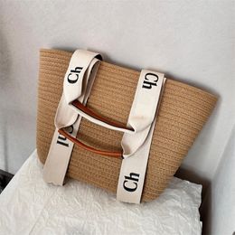 Сумки из соломенной травы. Дизайнерские женские сумки Woody Tote. Курортные тканые сумки на ремне. Соломенные сумки для покупок. Сумка из рафии. Женская сумка-шоппер.