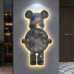 Violent Bear Clock, Living Room, Internet Celebrity, Modern Minimalist 2023 New Atmospheric and High-end Creative Clock Wall Lamp