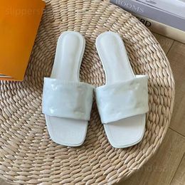 Womens Sandles Slides Sandals Famous Designer Women Embossed Leather Flats Mules Slippers sandal Summer Sliders Flip Flops Comfy Flat sandals size 35-42