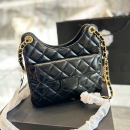 23C Womens Designer Croissant Hobo Bags Oil Wax Leather Black Purse With Coin Badge Charm Gold Metal Hardware Matelasse Chain Cros306z