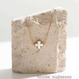 Van Clover Necklace Designer Four Leaf Chain Lucky Four Leaf Grass Steel Miniature Design Colorless High Beauty Collar Chain Mini Female 010611