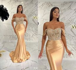 Underbar Champange Arabic Dubai Evening Dresses Off-the-Shoulder Mermaid paljetter Prom Dress med pärlor veckade långa kläder de soriee