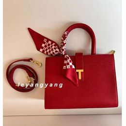 Red Bride's Large Capacity Wedding Bag, 2024 New Small and High End Cross Body Handbag 75% Factory Wholesale