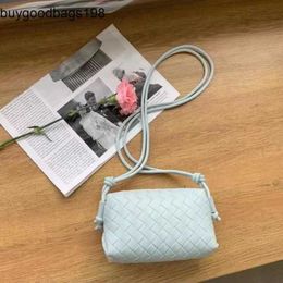 Loops Bags Bottegvenetas Shoulder Bag 2024 New Advanced Handwoven Mini Crossbody Small Design Korean Mobile Rj