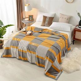 Stylish Letter Pattern Blankets For Home Sofa Outdoor Portable Travel Cover Throw Blanket Soft Warm Double Side Bed Sheet Covers256q