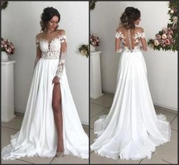 Efektowne letnie koronkowe szyfonowe bohemijskie sukienki ślubne Sheer długie rękawowe suknie ślubne aplikacje klejnotowe iluzja szyi