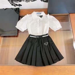 Infantil garotas de verão dois pcs tutu saias conjuntos de moda saia plissada com algodão branco mangas curtas t camisetas