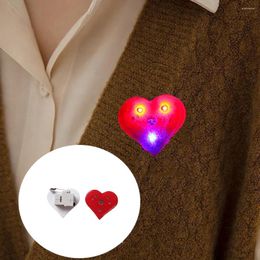 Brooches 2024 Led Wedding Favours Love Heart Flashing Light Up Badge/brooch Pins Event Party Valentine's Day Gifts Glow Supply