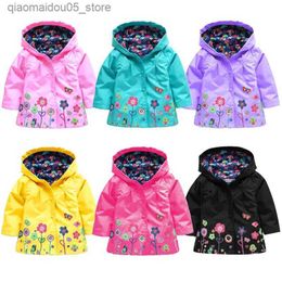 Rash Guard Shirts Flower girl jacket autumn waterproof childrens jacket windproof jacket hooded casual girl raincoat 2-6 year old childrens clothing Q240227