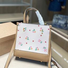Designer bag fashionable tote bag handbag exquisite craftsmanship large capacity new versatile fresh and fashionable high-end flower cherry leather high-quality