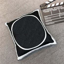 Cashmere Pillows Pillow Case Blankets Letter Print Men Women Wool Scarf Shawl Sofa Bed Knitted Throw Carpet Cushion248r