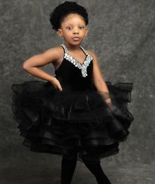 2021 Black Princess Girls Pageant Dresses Velvet Bow Crystal Beads Kids Wedding Criss Cross Back Flower Girl Dress Communion Gowns7345925