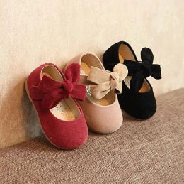 Outdoor 2019 spring and autumn model baby leather shoes Little princess soft bottom 13T old love bow girl first walkers