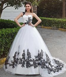 White Black And Wedding Dress Lace Appliques One Shoulder Long Tulle Bridal Gowns Court Train Vintage New Gothic Vestido De Novia