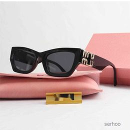 Fashion Designer Sunglass Simple Sunglasses for Men Classic Sun Glass with Letter Goggle Adumbral 7 Colour Option Eyeglasses