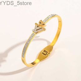 Designer Branded Women Rhinestone Luxury Designer Letter Bracelet Crystal Plated Stainless Wedding Perfect Gift Jewelry 240228
