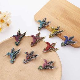 New Diamond Inlaid Hummingbird Personalized Animal Brooch, Fashionable Clothing and Accessories, Collar Pin for Women