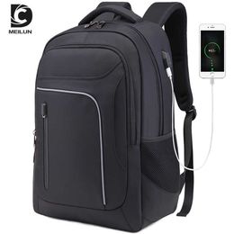 Fashion Shoulders Backpack Simple Men's Business Backpack Schoolbag Leisure Travel Computer Bag