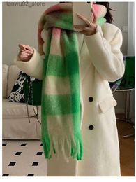 Scarves New Women Green Plaid Scarf Winter Pashmina Shawls Cashmere Thick Wraps Lady Tassel Warm Scarves Rainbow Hairy Bufanda Q240228