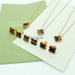 Necklaces Brand luxury Four leaf Clover Necklace Earring Set classics Natural Shell Clover Necklace Womens Stainless Designer Necklace Earring Jewellery 240228