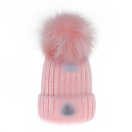 Nowy projekt projektantka czapki klasyczny litera dzianinowe czapki maski na męskie damskie jesień zima ciepłe gęste wełniane haft haft zimny para mody Hats Monc14