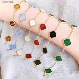 Bracelets Fashion Classic 4/Four Leaf Clover Bracelets Chain Shell Mother-of-Pearl For Women Girl Wedding Mother Day Women 240228